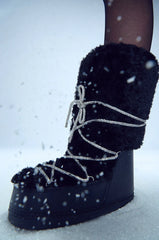 Azalea Wang Olwen Black Fuzzy Moon Boot With Sparkle Laces